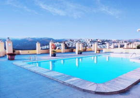 Private Solarium Home Beach Views - Jacuzzi